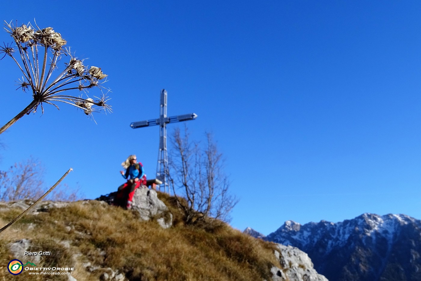 31 Alla croce del Monte Castello (1425 m).JPG